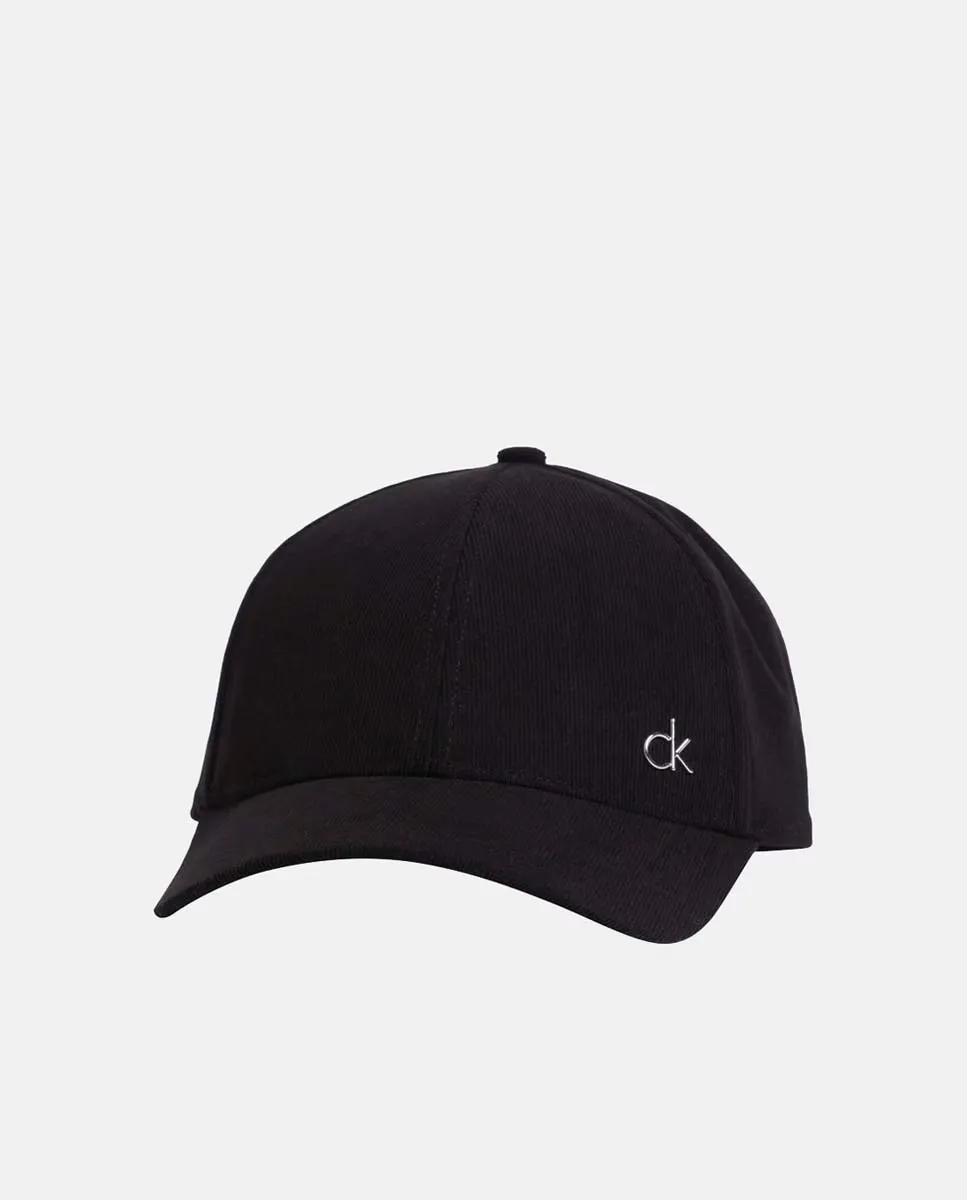 

Кепка с металлическим логотипом Calvin Klein, черный
