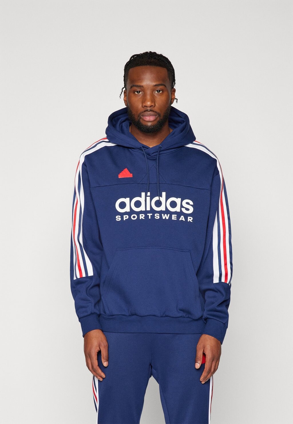 

Толстовка House Of Tiro Nations Pack Hoodie adidas Sportswear, командная темно-синяя/белая/лучше алая