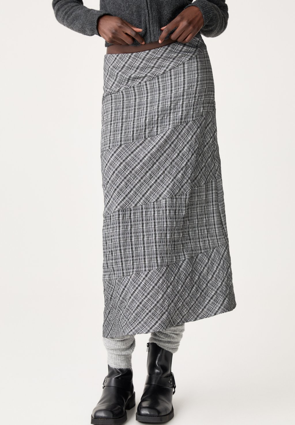 

Юбка-карандаш ASYMMETRIC CHECK MIDI PULL&BEAR, серый