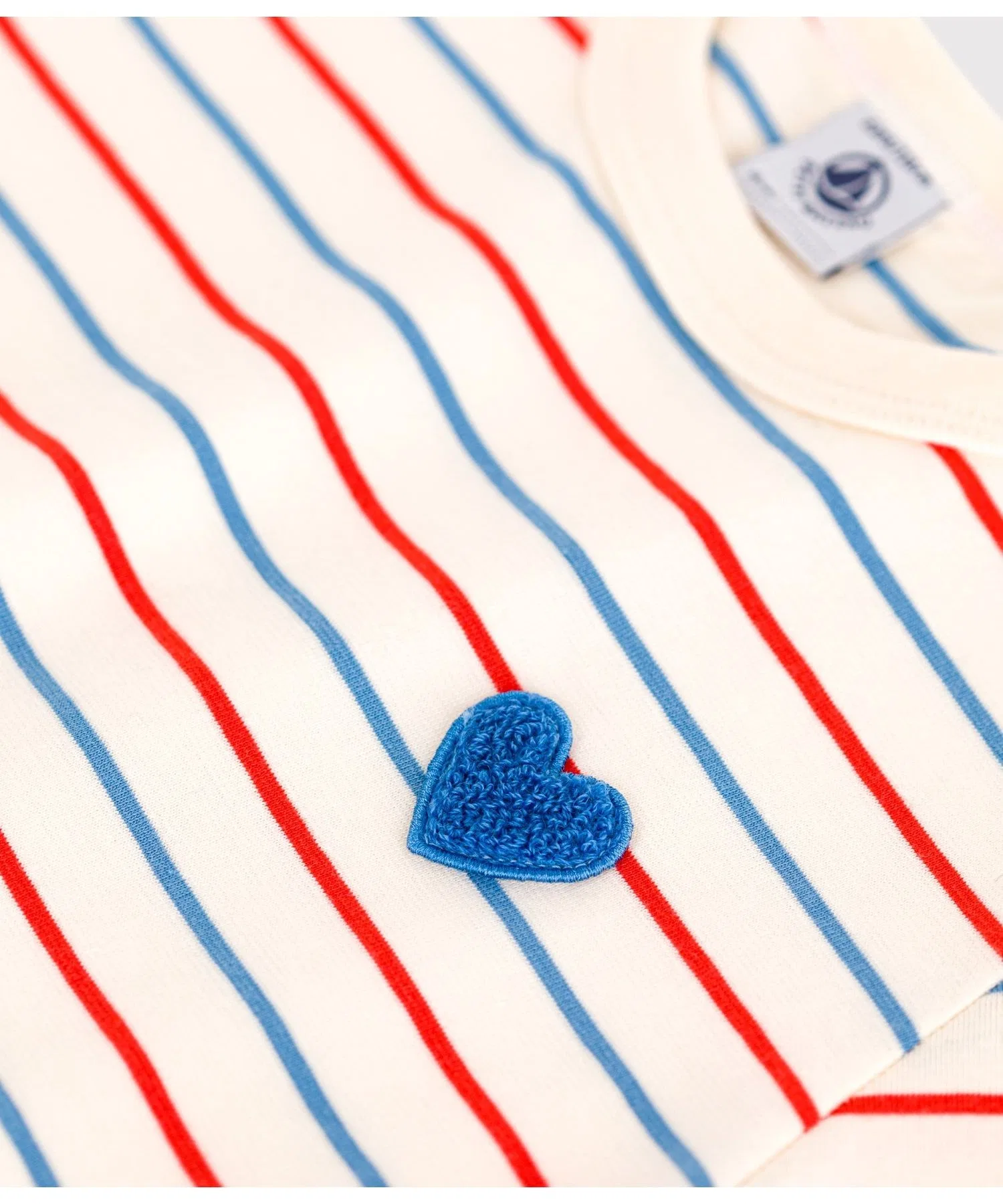 Детская футболка с сердечком Petit Bateau хлопковая белая — фото 3
