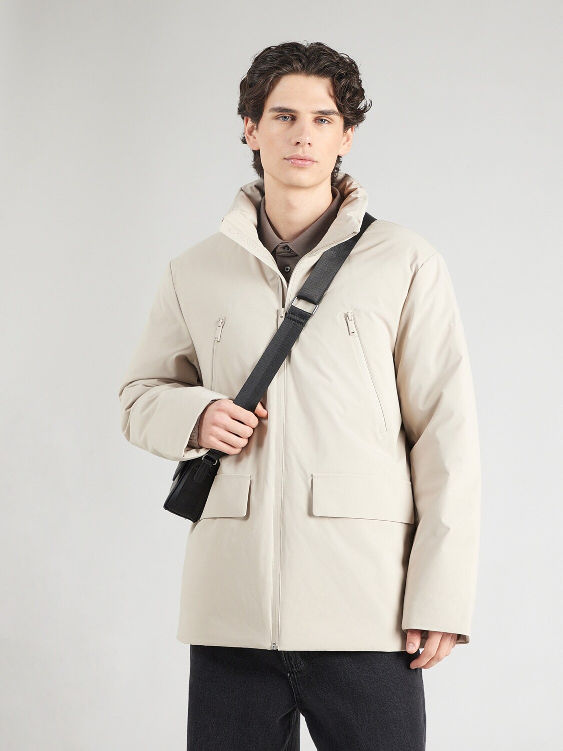 Calvin Klein Куртка Performance в цвете Light Beige — фото 2