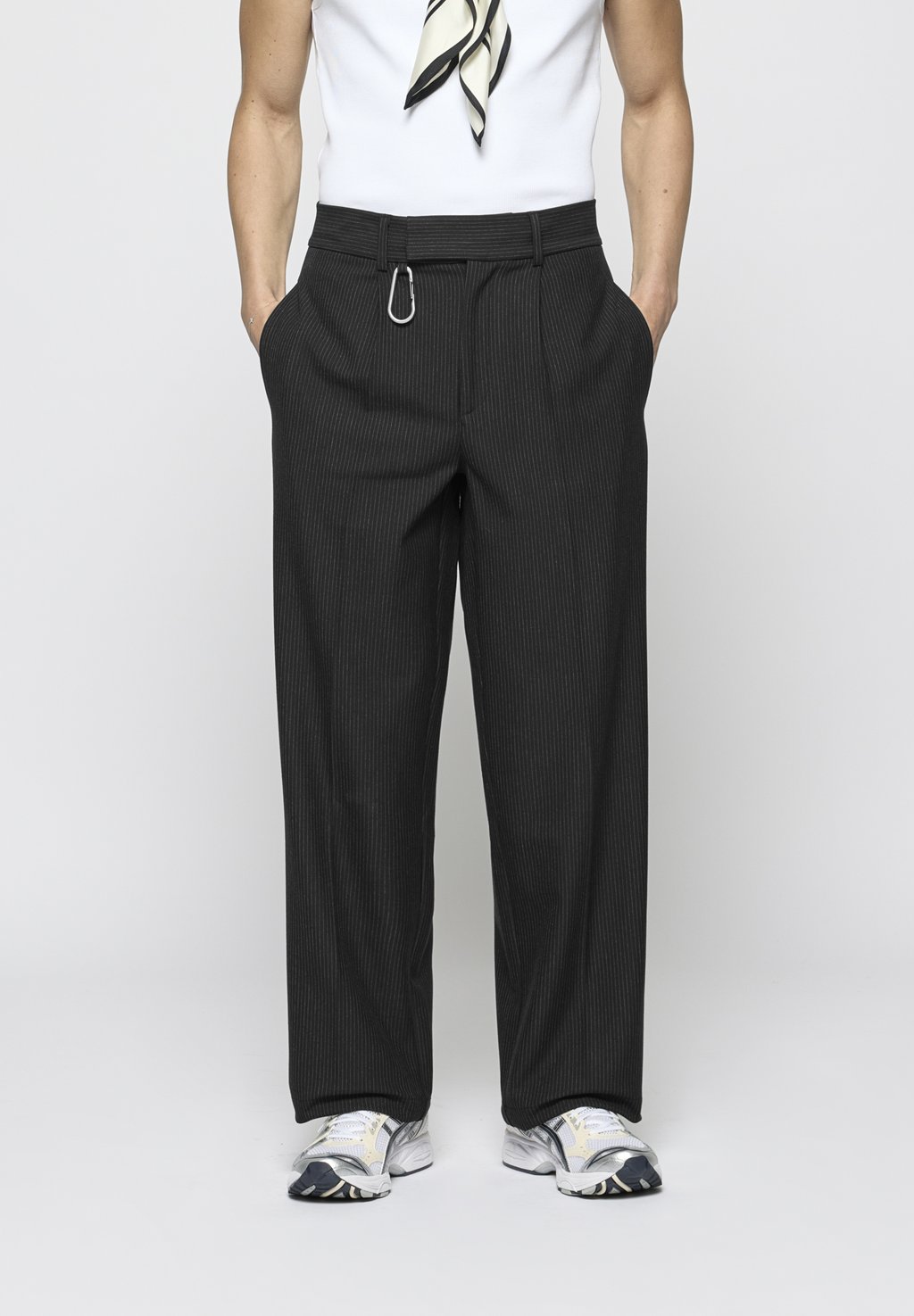 

Брюки PINSTRIPED REGULAR TAILORED PANTS UNISEX EIGHTYFIVE, черный