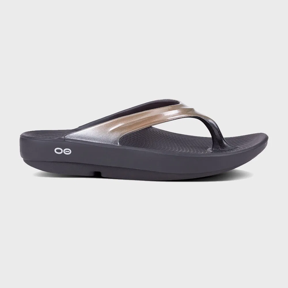 Унисекс бронзовые шлёпанцы Oolala от Oofos