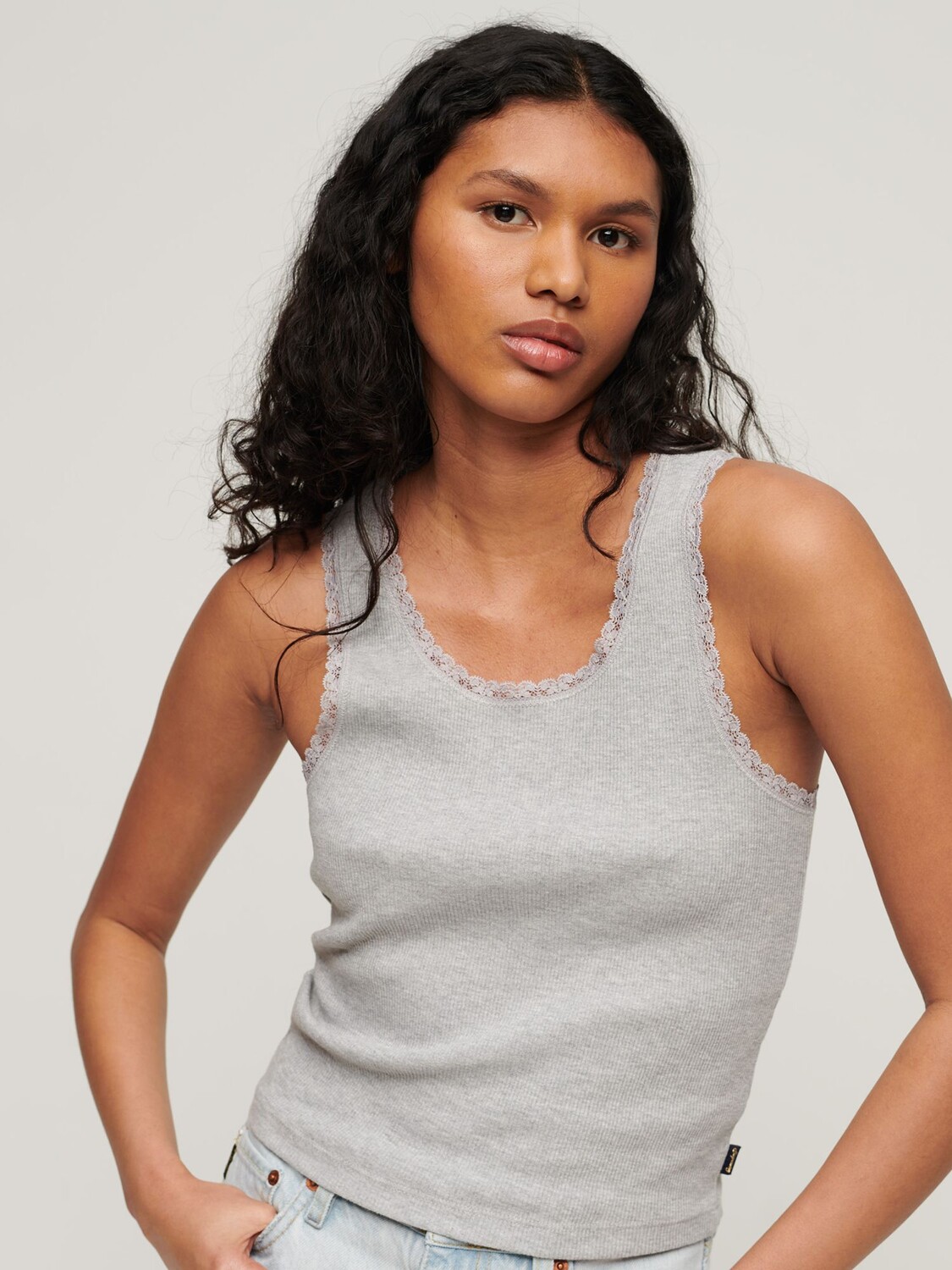 

Винтажный жилет из органического хлопка с кружевной отделкой Superdry, серый мергель