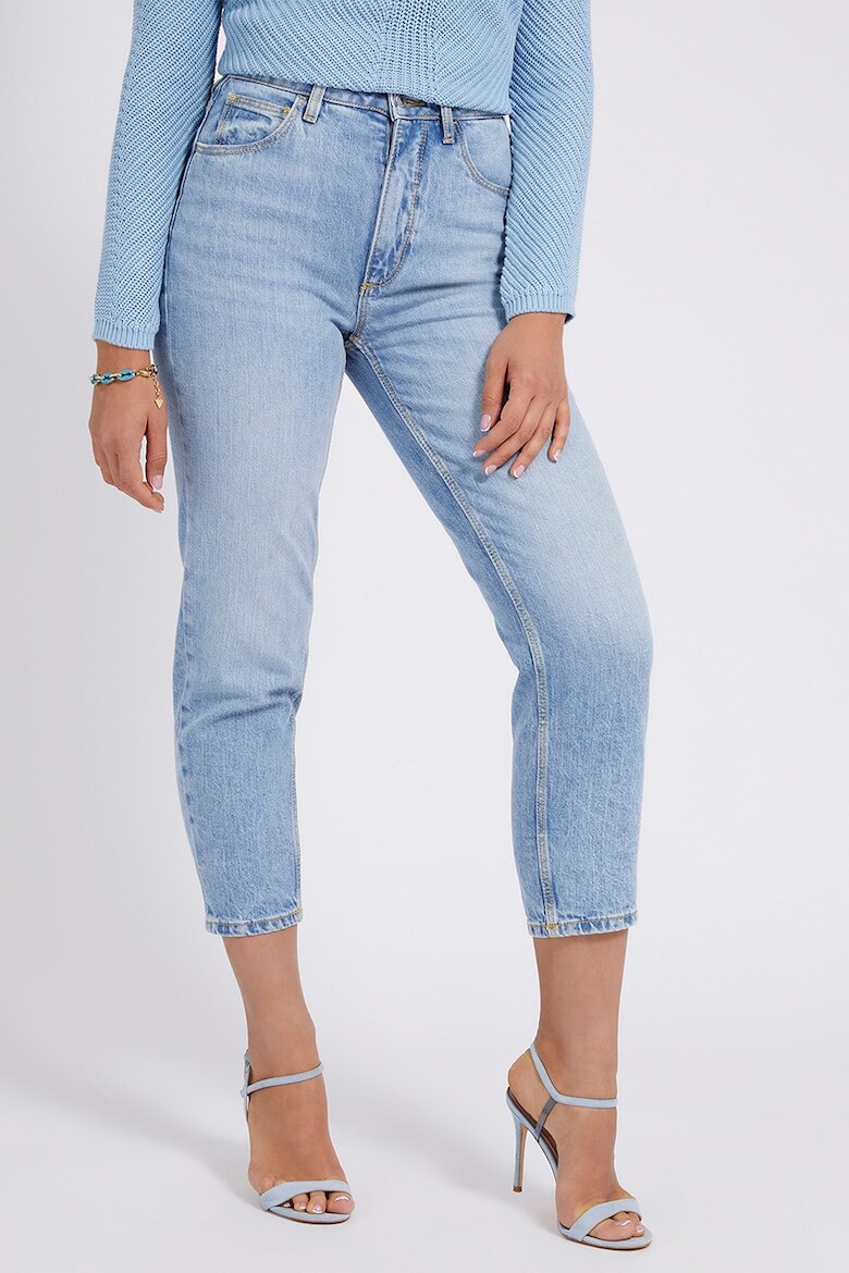 

Джинсы Mom-Fit длиной выше щиколотки с потертым эффектом Guess, лавандовый
