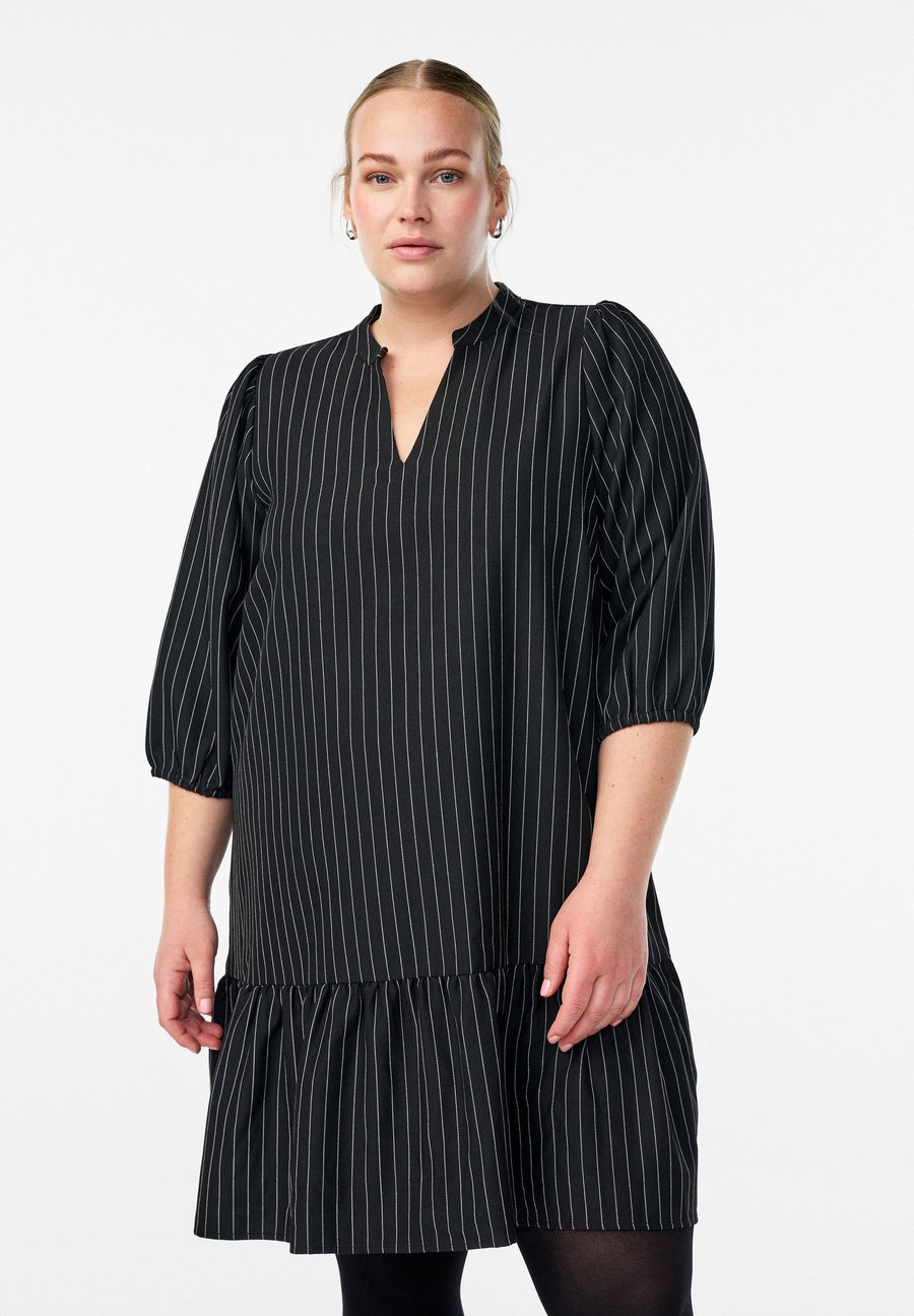 

Платье Zizzi A-LINIEN-MIT NADELSTREIFEN UND EINEM RÜSCHENSAUM, Black W Stripe/Black