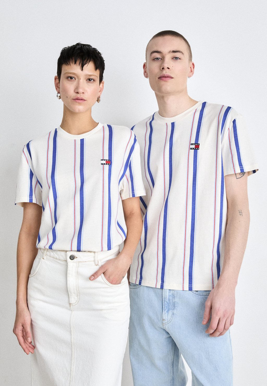 

Футболка с принтом VERTICAL STRIPE TEE UNISEX Tommy Jeans, молочный