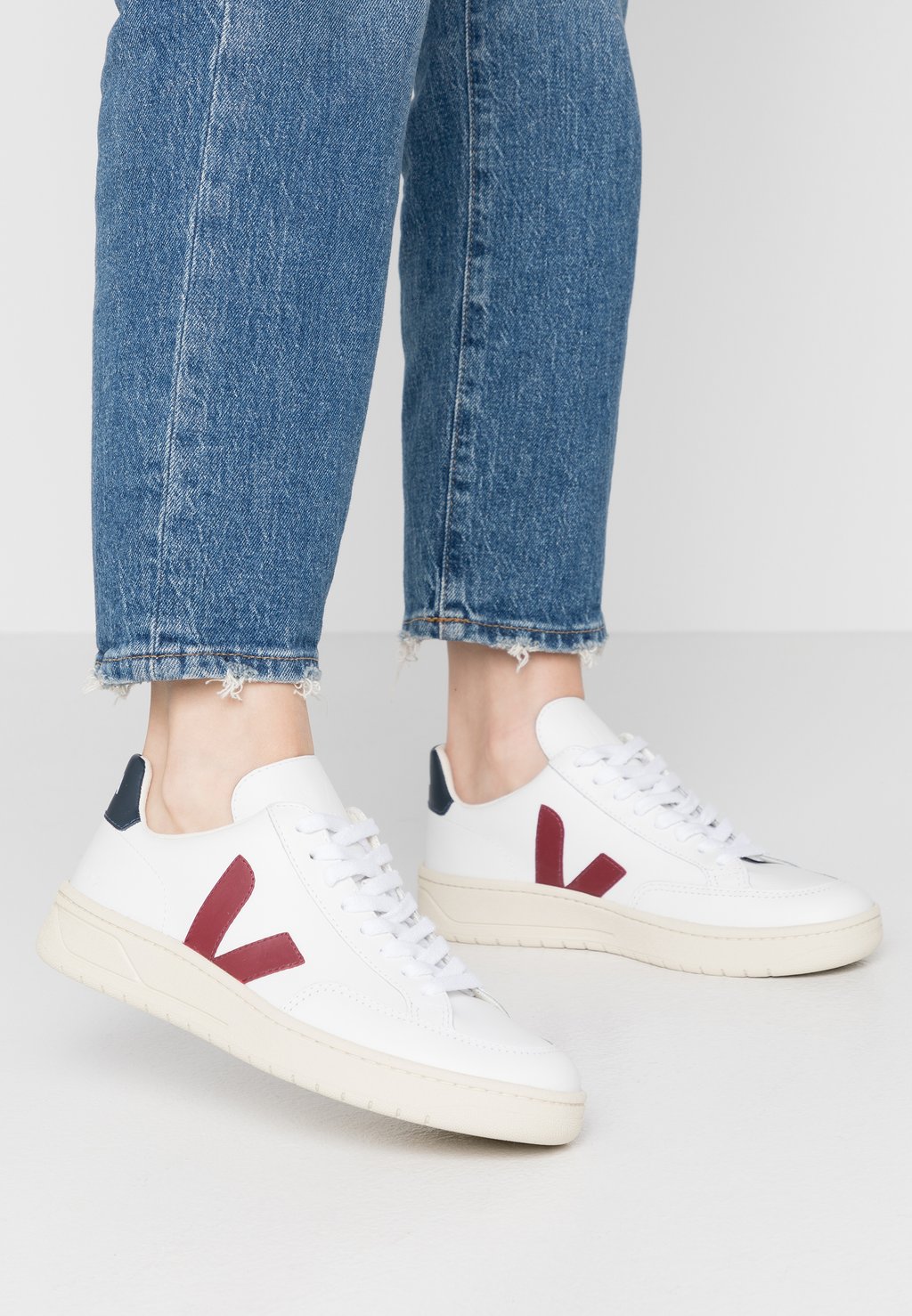 Кроссовки Veja V 12, экстра-белый / марсала