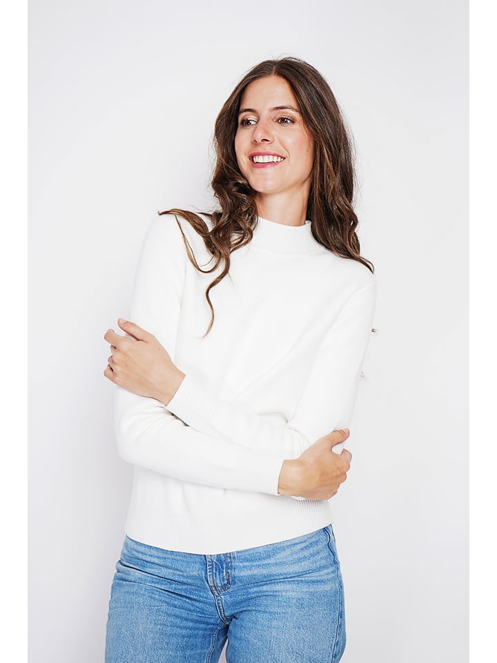 

Белый свитер William de Faye