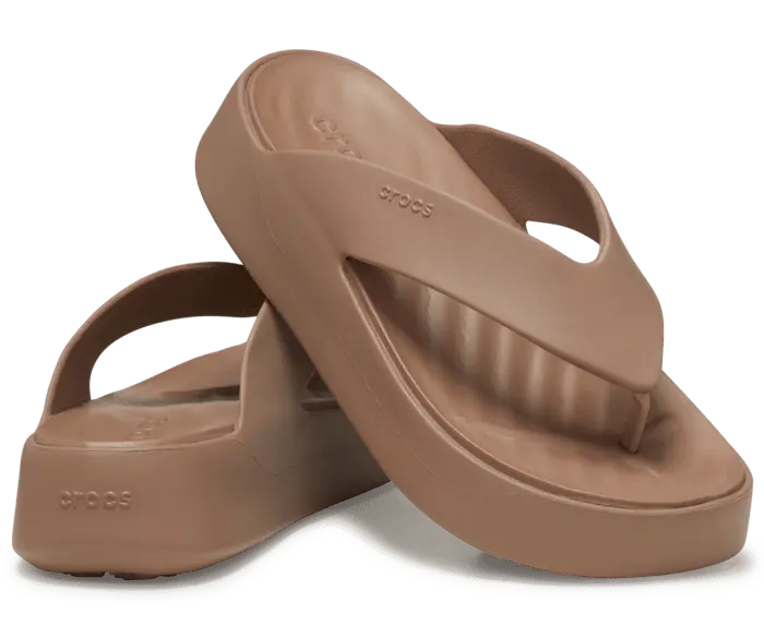 Шлепанцы на платформе Getaway Crocs женские, цвет Latte — фото 2