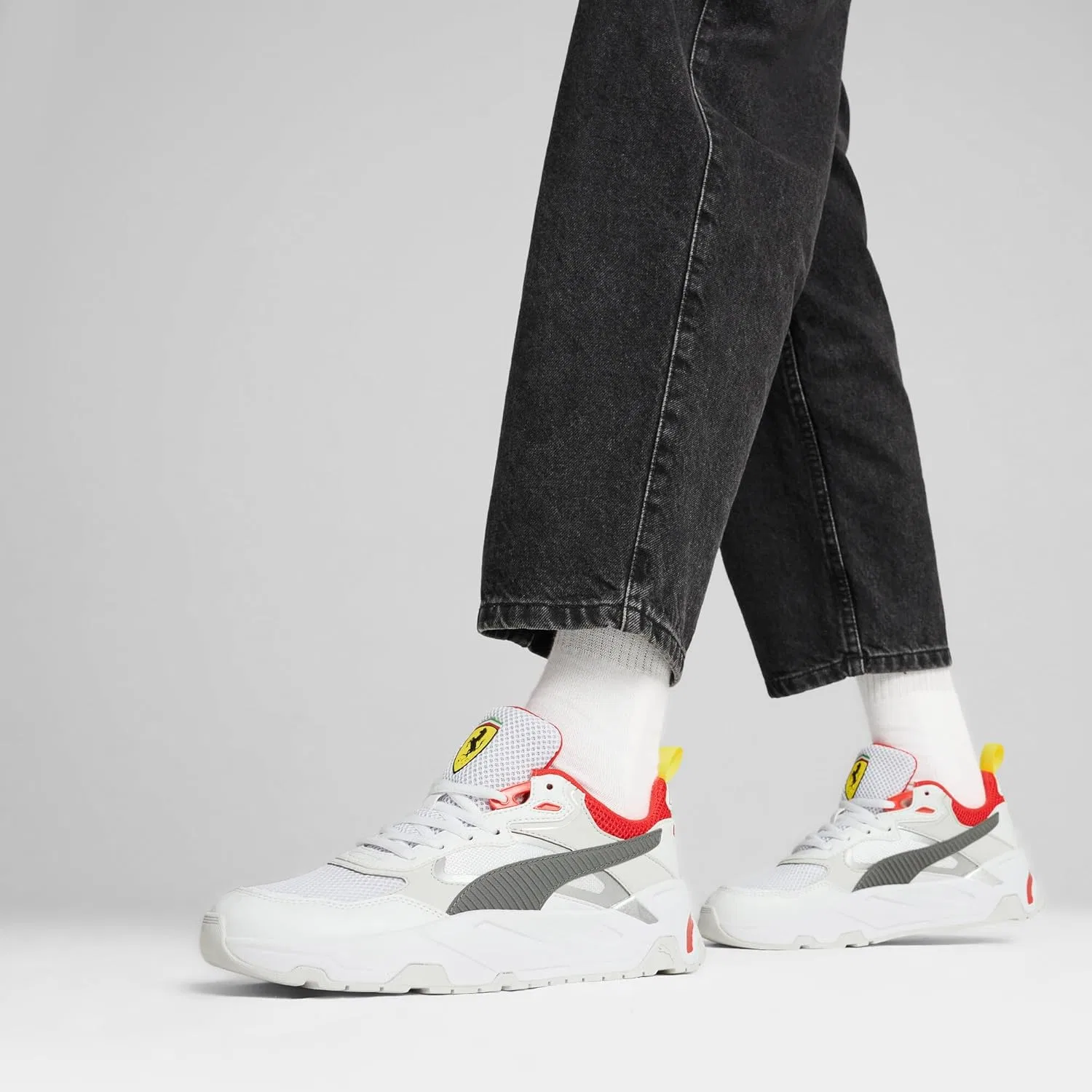 Кроссовки PUMA Unisex Ferrari Trinity, Puma White Rosso Corsa — фото 3