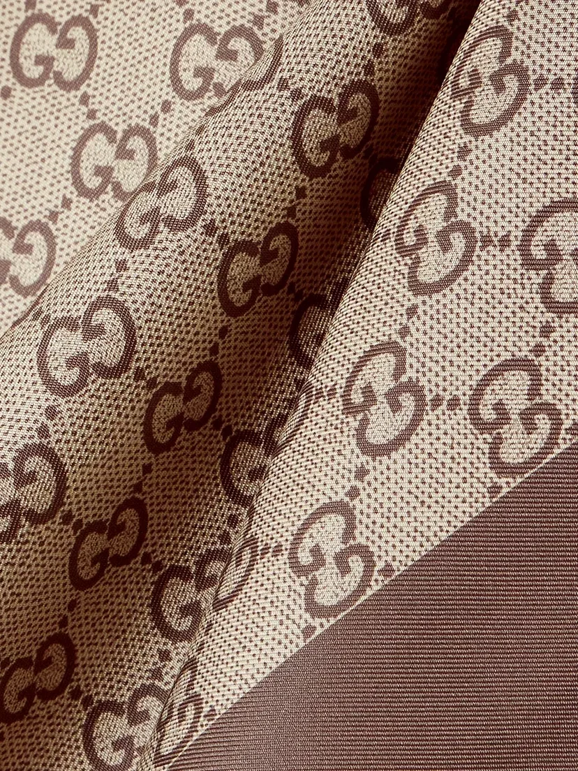 Платок из шелкового твила с принтом GUCCI, коричневый — фото 3