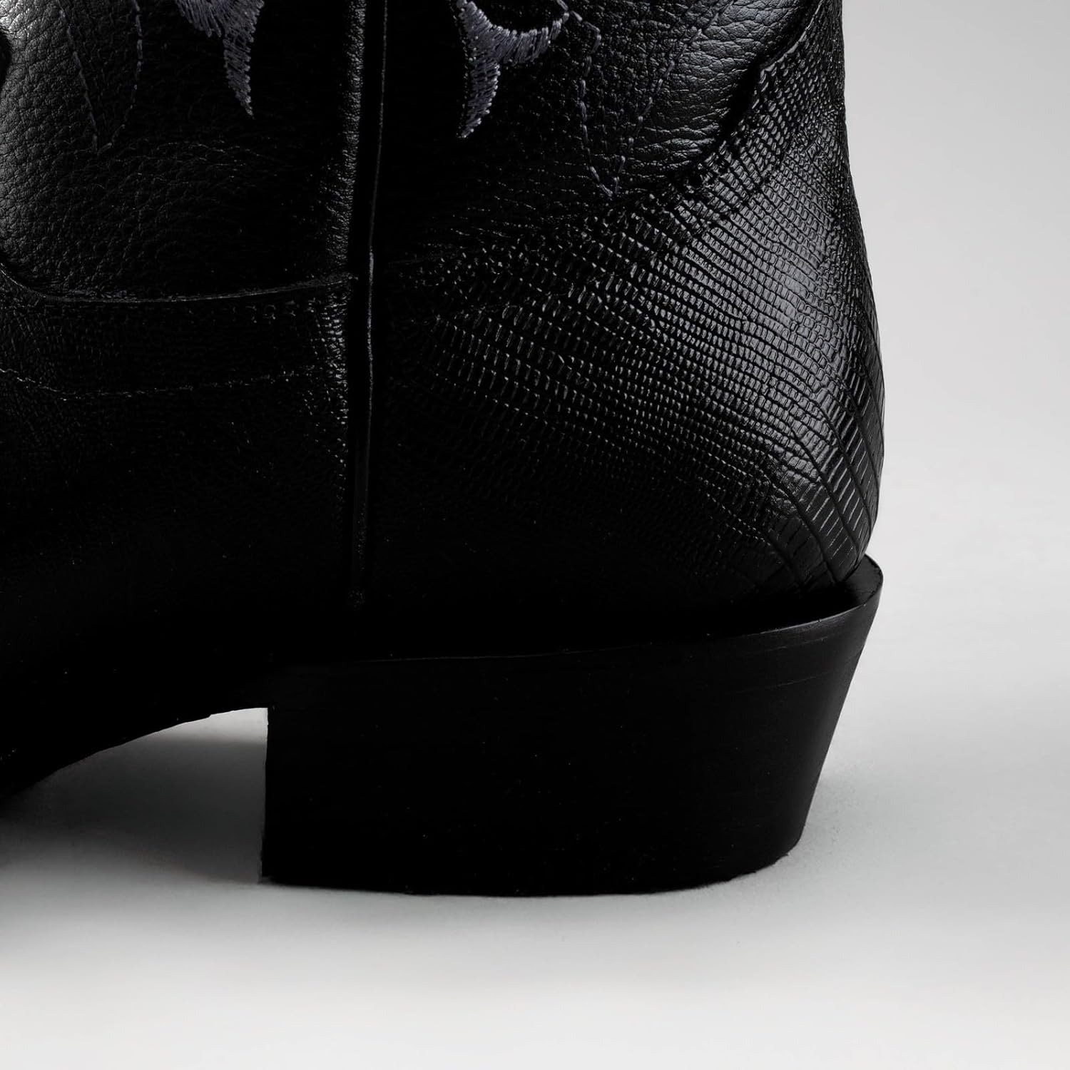 Ботинки Joe Boots 913 из экзотической кожи ящерицы с классическим носком J, вышитым голенищем, кожаной подошвой, каблук 4 см с резиновой накладкой Joe Exclusive, черный — фото 4