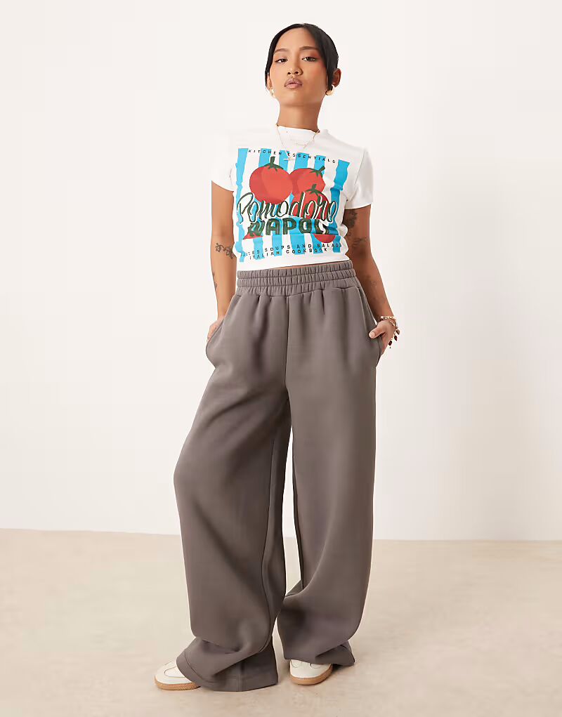 

Спортивные брюки прямого кроя ASOS DESIGN Petite серого цвета ASOS Petite