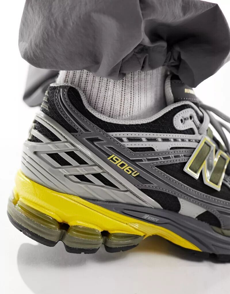 Кроссовки New Balance 1906 темно-серого и желтого цвета — фото 3