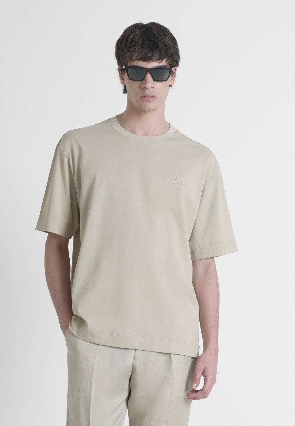 

Базовая футболка BOXY FIT WITH EMBROIDERED LOGO Antony Morato, песочный
