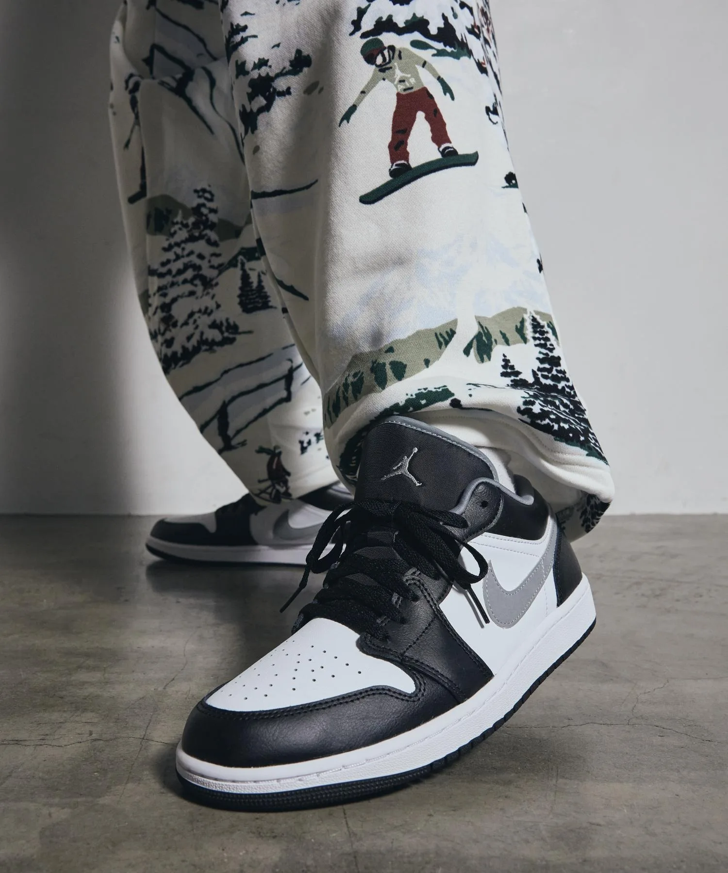 Мужские кроссовки Air Jordan 1 Low с кожаным верхом и Air-Sole JORDAN BRAND черные