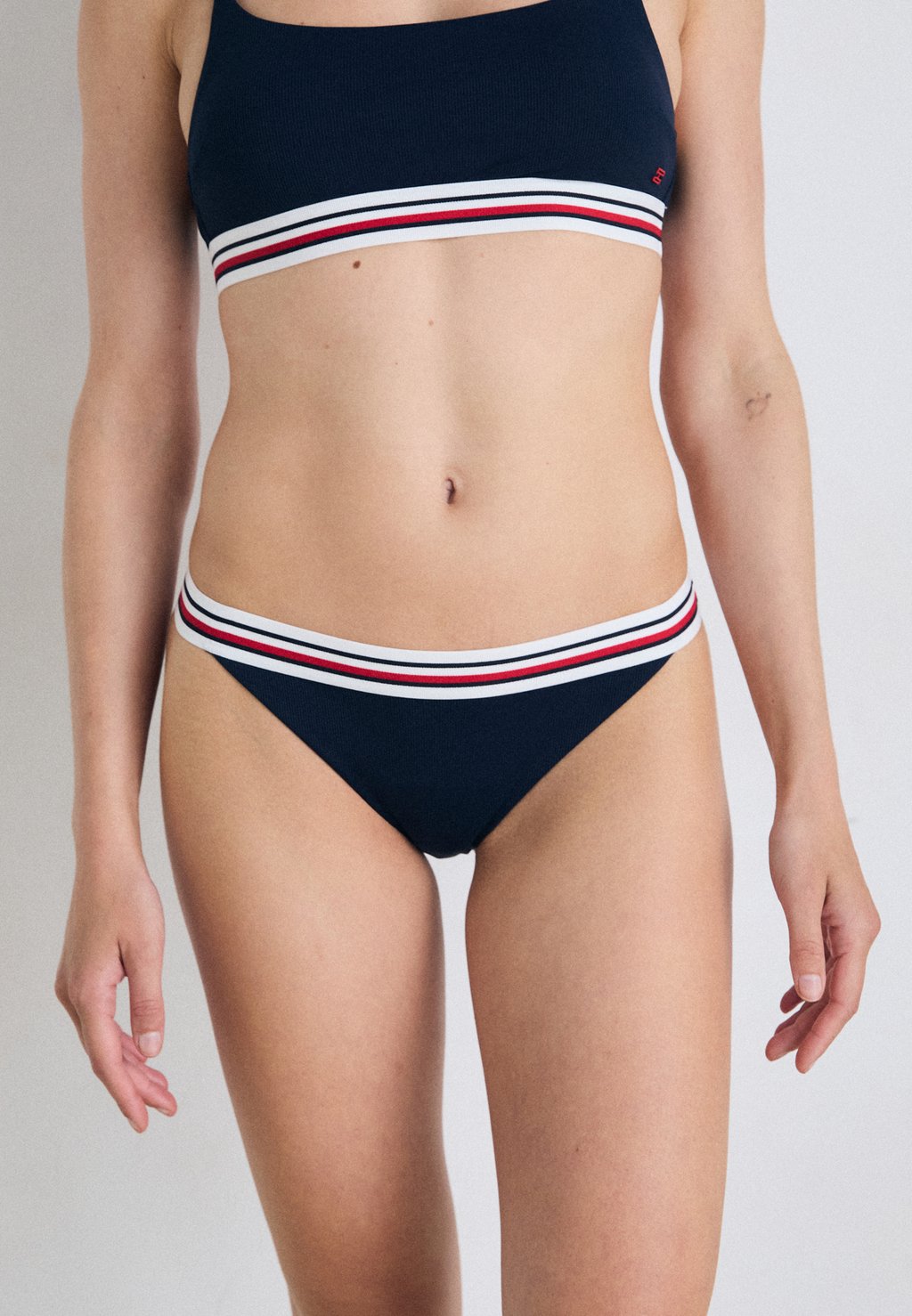 

Плавки бикини GLOBAL STRIPE SCHEEKY Tommy Hilfiger, темно-синий