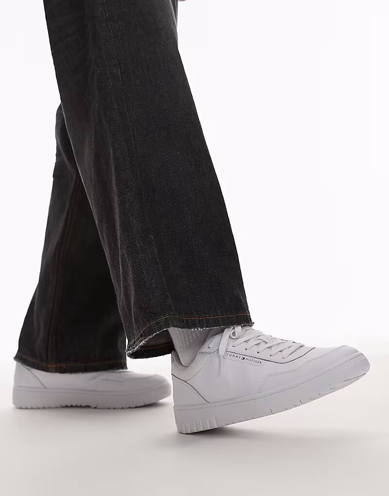 

Кроссовки Tommy Hilfiger Basket с перфорированными деталями белого цвета