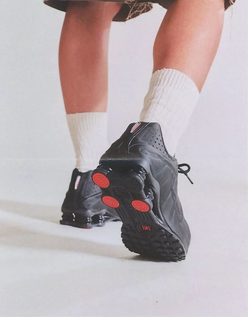 Кроссовки Shox R4 унисекс черного цвета Nike — фото 3
