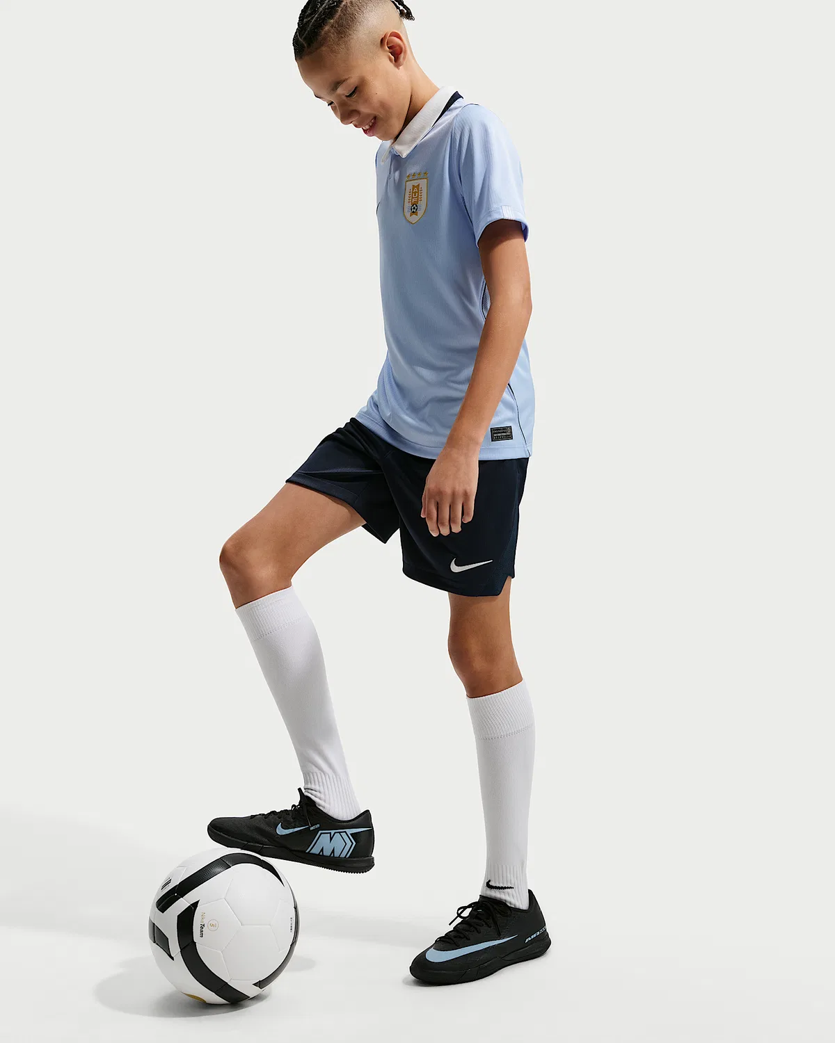 Большие детские шорты Nike Dri-FIT Soccer Replica Uruguay 2026 Stadium Home, Obsidian/Summit White — фото 4