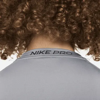 Топ Nike Pro, цвет Smoke Grey/Black — фото 4