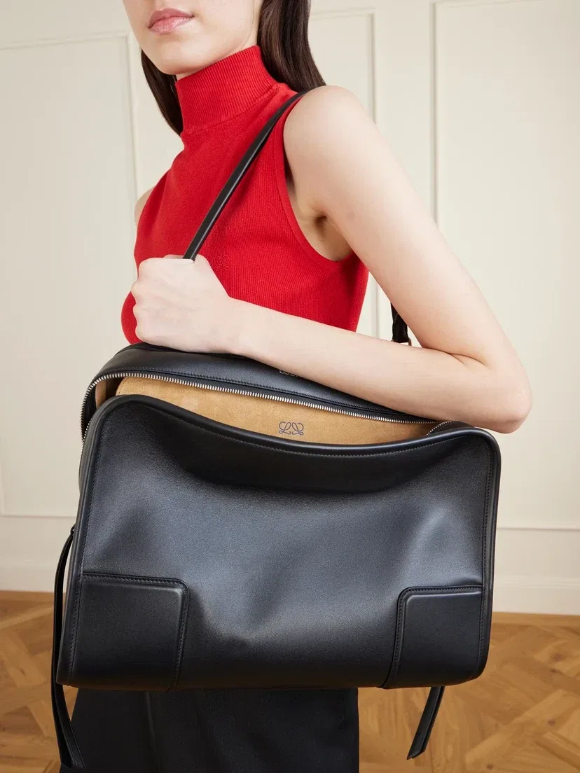 Большая кожаная сумка через плечо Amazona 180 LOEWE, черный — фото 2
