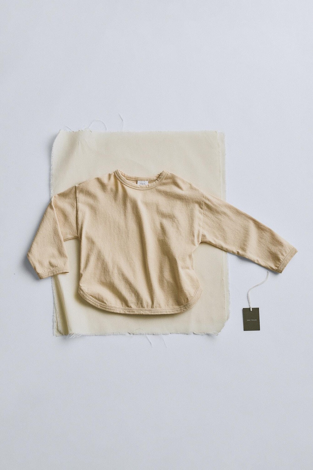 

Timelesz - однотонная футболка с стиркой ZARA, ваниль
