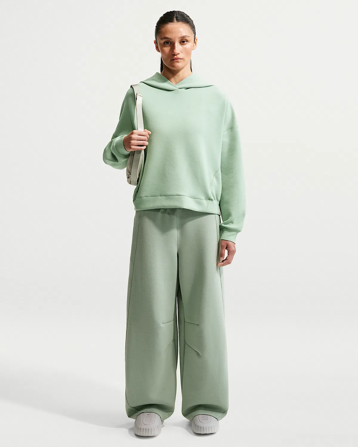 Женская худи Nike 24.7 ImpossiblySoft, Steam/Sail/Dutch Green — фото 4