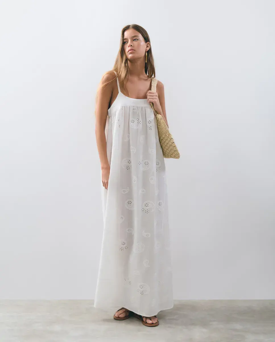 

Длинное платье на бретелях с узором пейсли Brownie, белый
