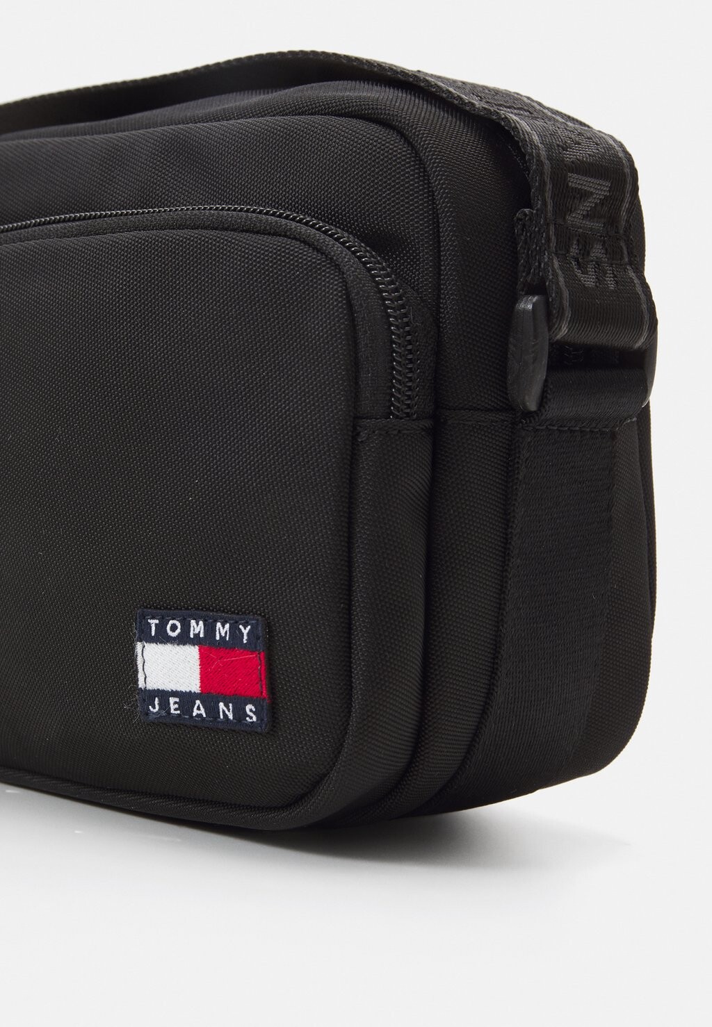 

Сумка через плечо Daily Crossover Unisex Tommy Hilfiger, черная