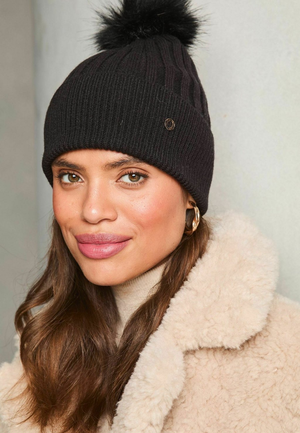 

Шапка POM REGULAR FIT Lipsy, черный