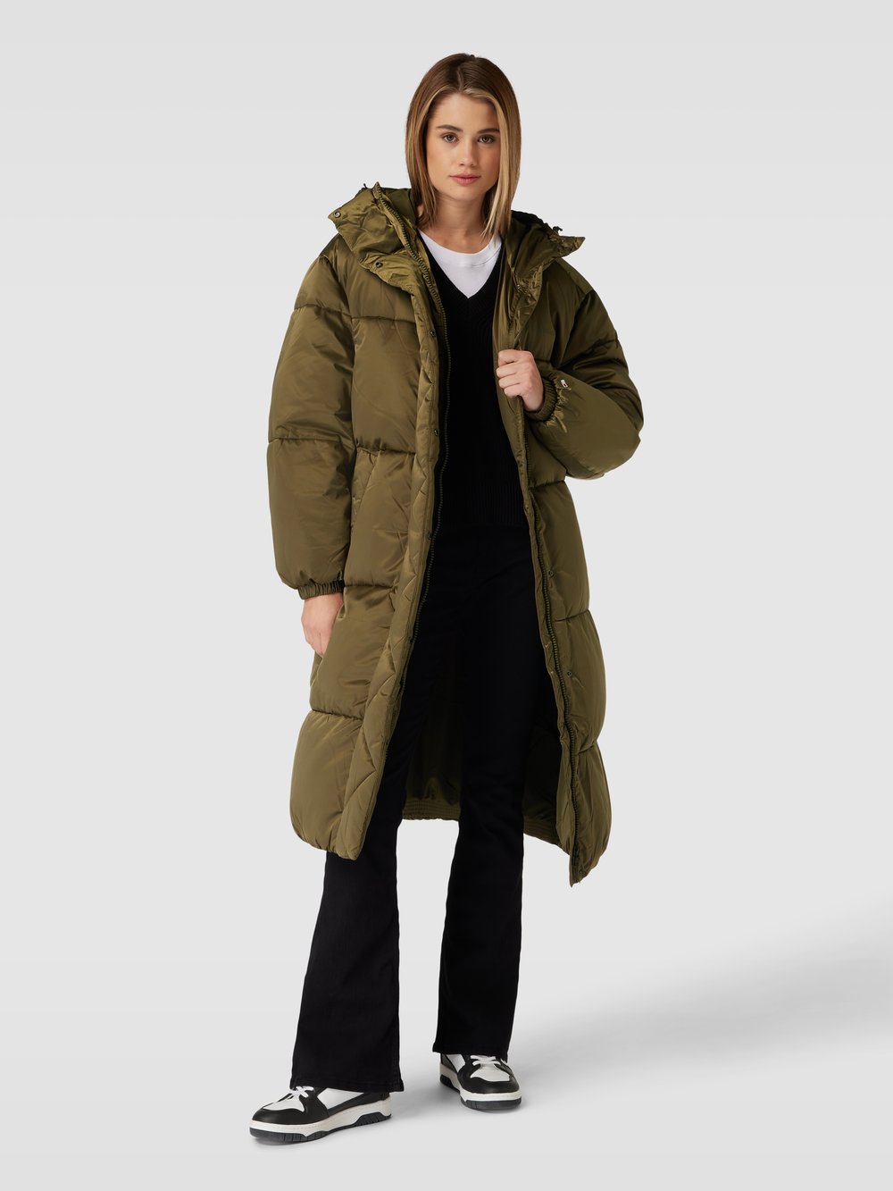 

Стеганое пальто с капюшоном Tommy Jeans, оливковый