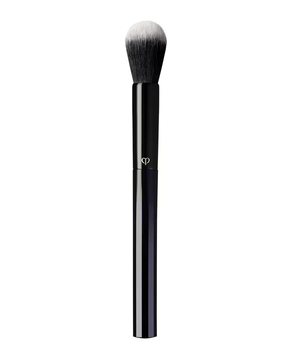 Кисть для кремовых и пудровых румян Clé De Peau Beauté