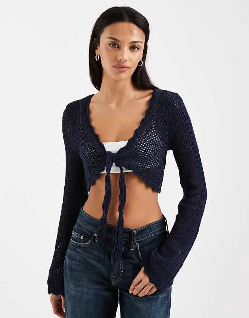 

Темно-синий укороченный топ с длинными рукавами и завязками спереди Hollister