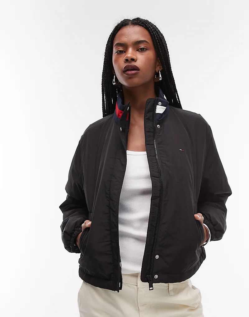 

Утепленная куртка Tommy Jeans Essential с логотипом-флагом черного цвета