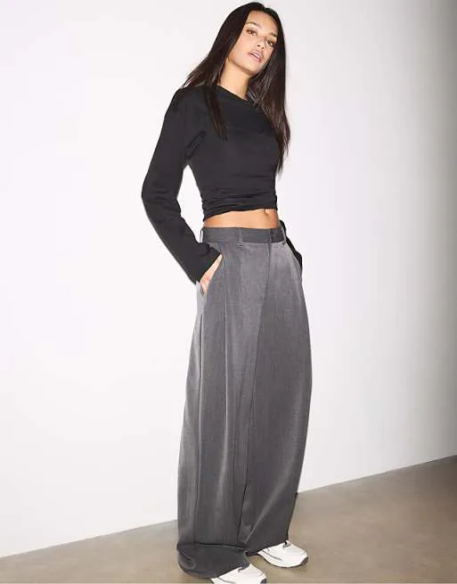 

Темно-серые брюки с вытачками Stradivarius Smart