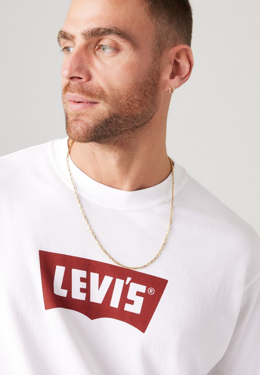 Футболка Levi's VINTAGE GRAPHIC TEE, Vintage Chili Oil Batwing White/White — фото 4