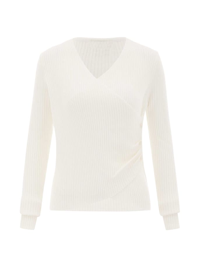 

Женский свитер белого цвета faina