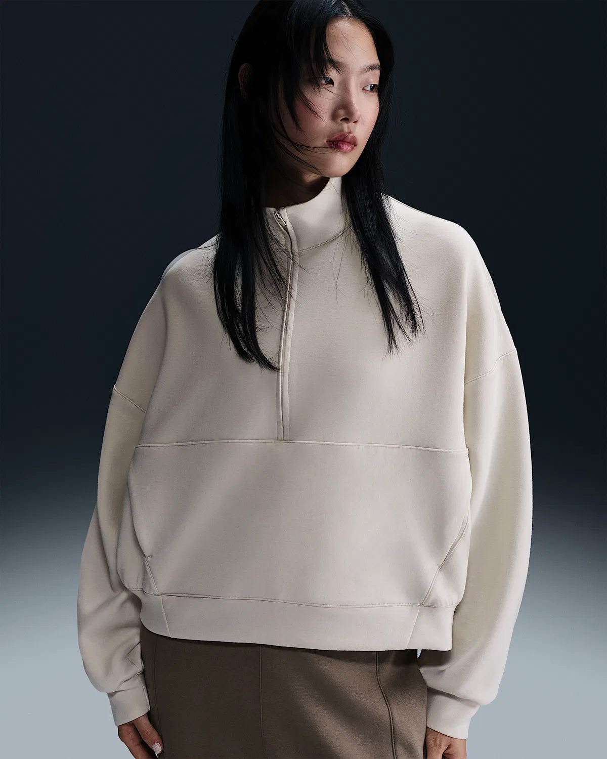 Женская футболка Nike 24.7 ImpossiblySoft Dri-FIT Oversized 1/2-Zip, Light Orewood Brown/Light Iron Ore