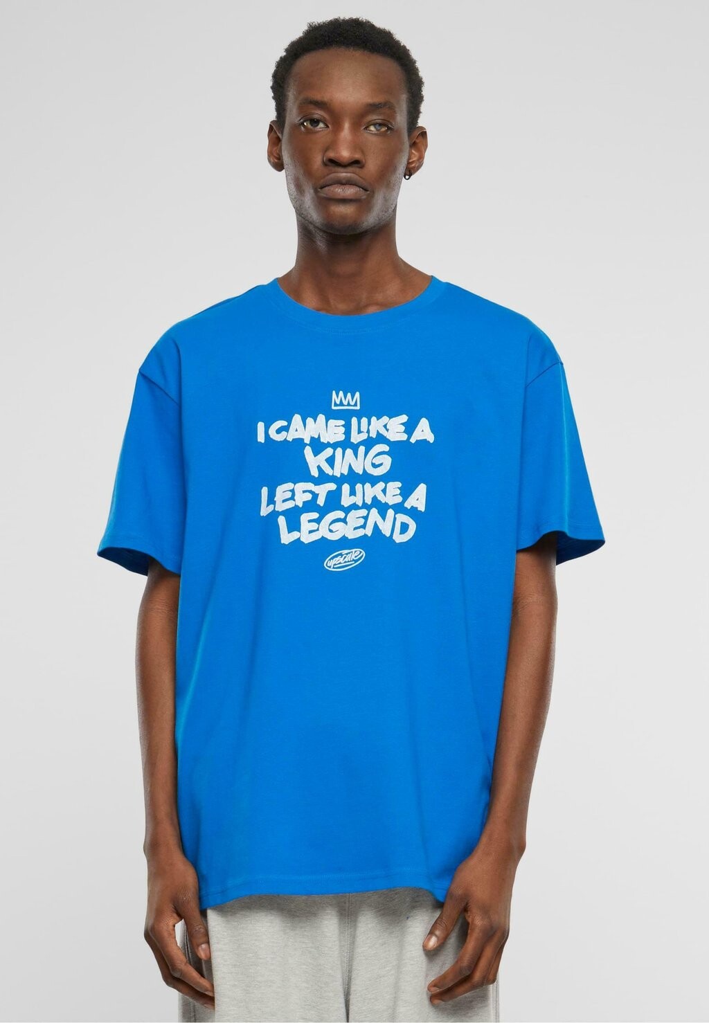 

Принт на футболке Like A Legend Upscale by Mister Tee, синий