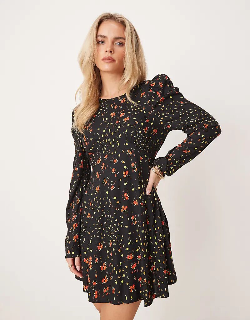 

Чайное платье с ленточными вставками и черным цветочным принтом Miss Selfridge