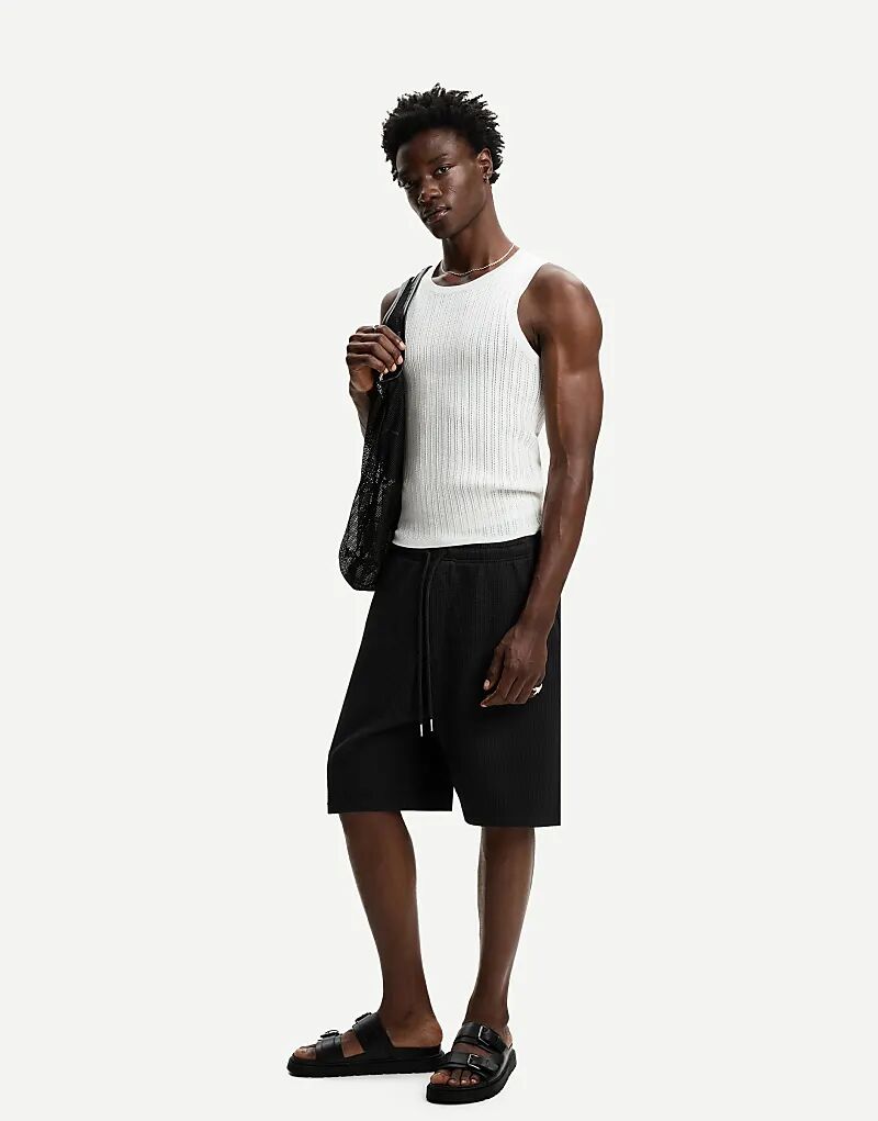 

Текстурированные шорты-бермуды Bershka черного цвета