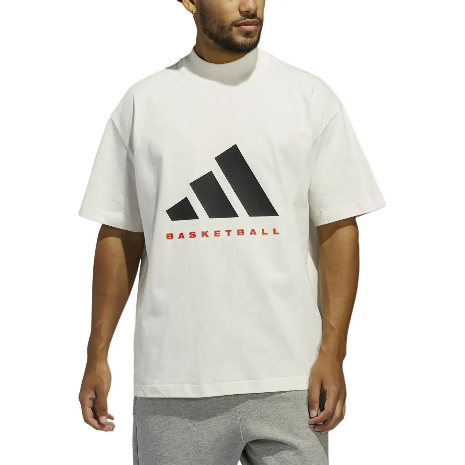 С баскетбольной футболкой AdiClub Adidas, белый/черный/красный — фото 4