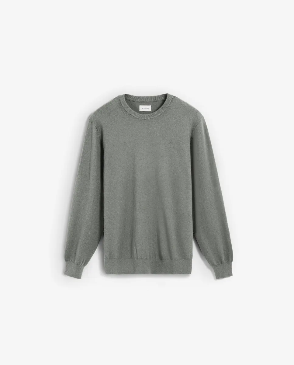 

Мужской свитер с длинными рукавами с вышитым на груди черепом в тон Scalpers, серый