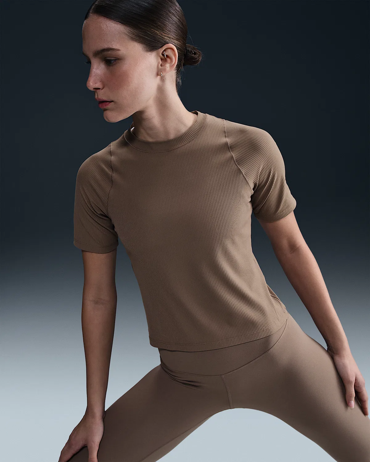 Женский топ Nike Zenvy Rib с коротким рукавом Dri-FIT, Mink Brown/White