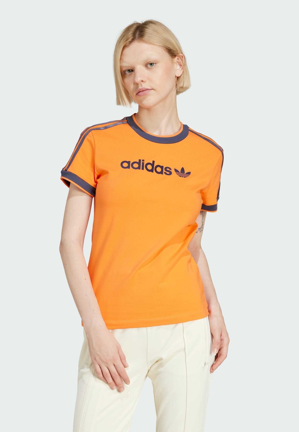 

Футболка с принтом LINEAR CALI TEE adidas Originals, оранжевый