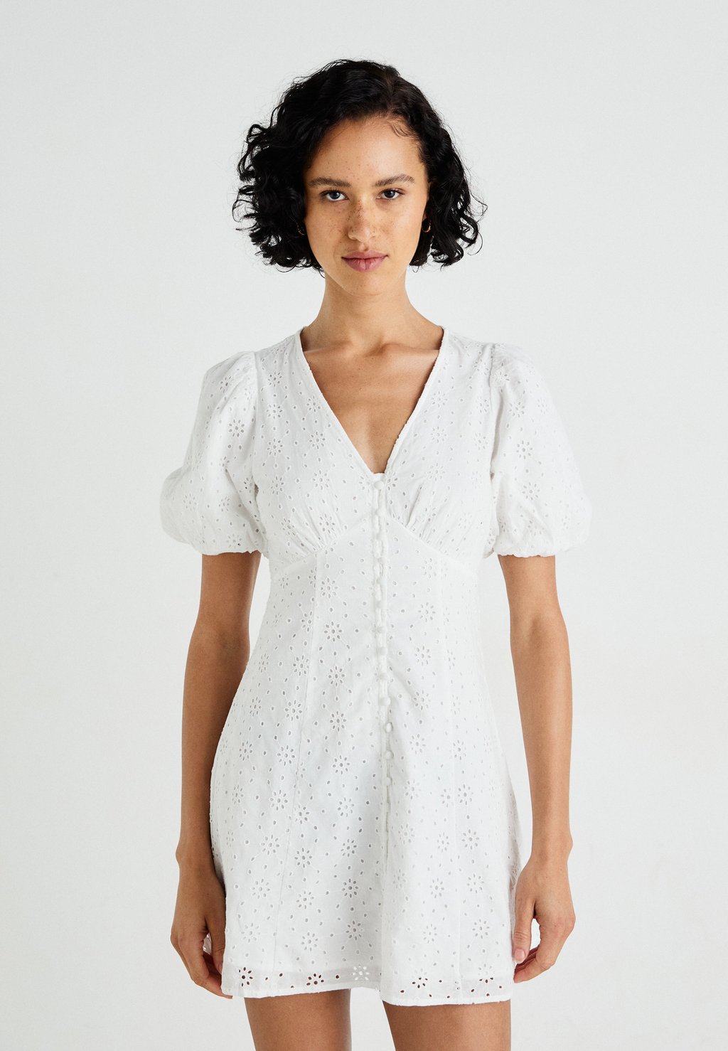 

Повседневное платье BRODERIE ANGLAIS DRESS Gina Tricot, кремовый