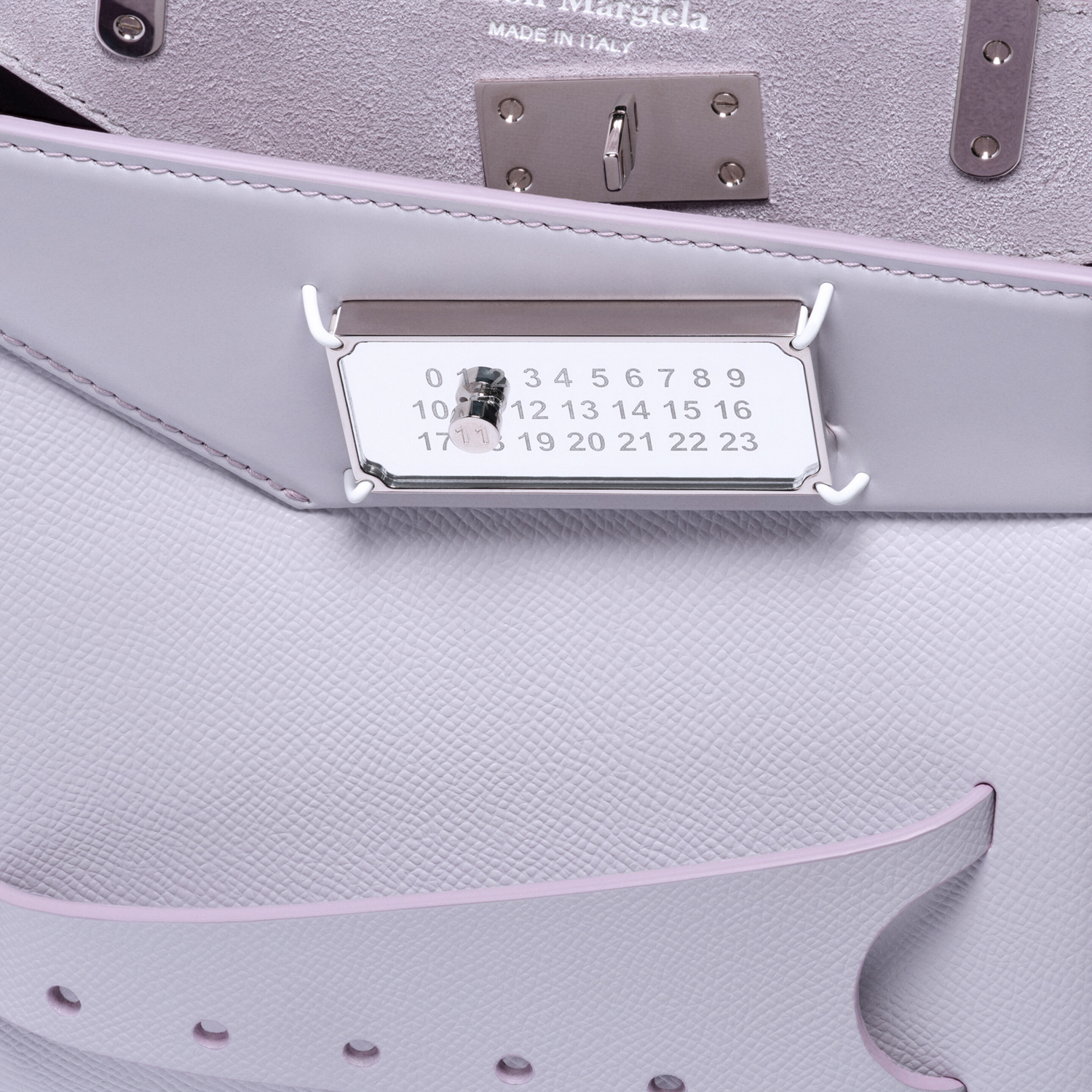 Maison Margiela Маленькая женская сумка из телячьей кожи фиолетового цвета — фото 4