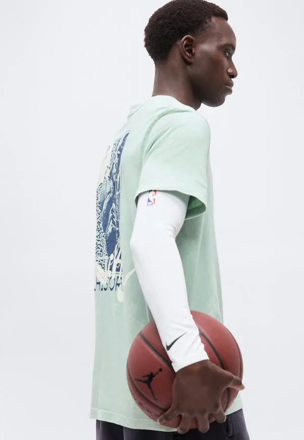 Футболка с принтом tee asbury Nike Performance, Steam — фото 4